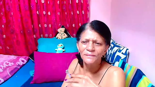 Snapshot of SLUTTYROXY chatting on 09.30.25 SLUTTYROXY online show from 09.30.25