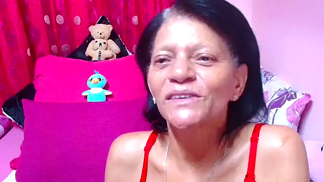 Snapshot of SLUTTYROXY chatting on 10.01.25 SLUTTYROXY online show from 10.01.25