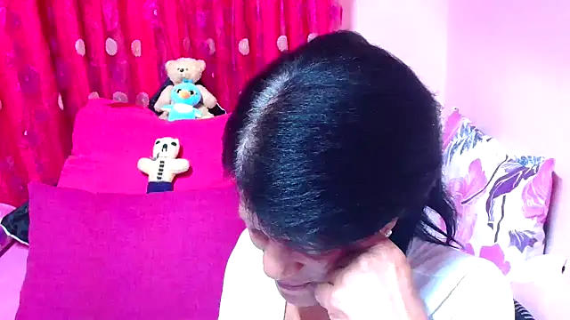 Snapshot of SLUTTYROXY chatting on 10.02.25 SLUTTYROXY online show from 10.02.25