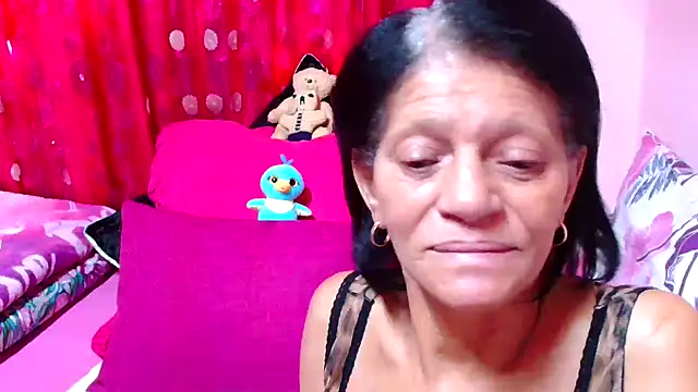 Snapshot of SLUTTYROXY chatting on 10.07.25 SLUTTYROXY online show from 10.07.25