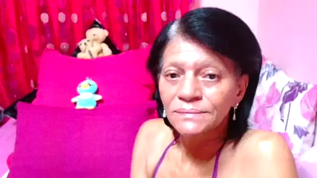 Snapshot of SLUTTYROXY chatting on 10.08.25 SLUTTYROXY online show from 10.08.25