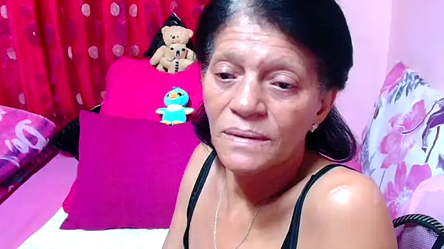 Snapshot of SLUTTYROXY chatting on 10.12.25 SLUTTYROXY online show from 10.12.25