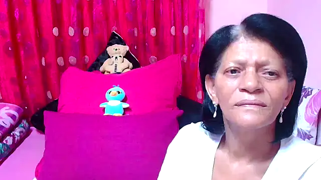 Snapshot of SLUTTYROXY chatting on 10.12.25 SLUTTYROXY online show from 10.12.25