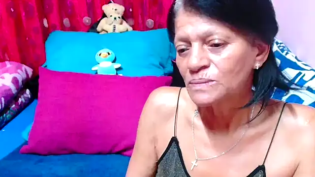 Snapshot of SLUTTYROXY chatting on 10.15.25 SLUTTYROXY online show from 10.15.25