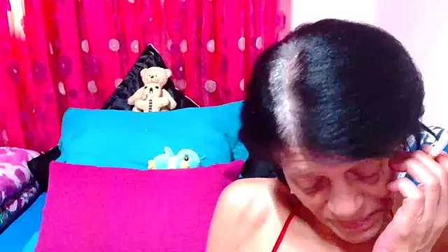 Snapshot of SLUTTYROXY chatting on 10.16.25 SLUTTYROXY online show from 10.16.25