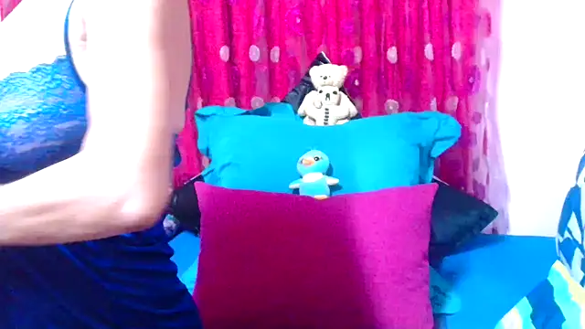 Snapshot of SLUTTYROXY chatting on 10.18.25 SLUTTYROXY online show from 10.18.25