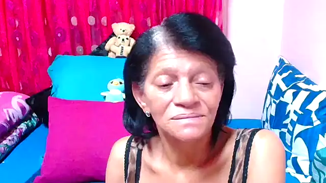 Snapshot of SLUTTYROXY chatting on 10.20.25 SLUTTYROXY online show from 10.20.25