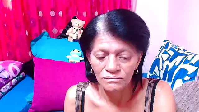 Snapshot of SLUTTYROXY chatting on 10.21.25 SLUTTYROXY online show from 10.21.25