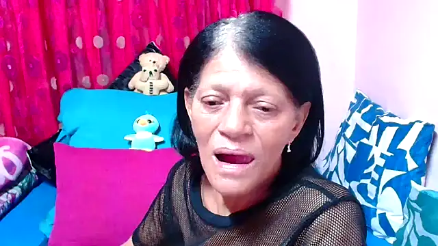 Snapshot of SLUTTYROXY chatting on 10.21.25 SLUTTYROXY online show from 10.21.25