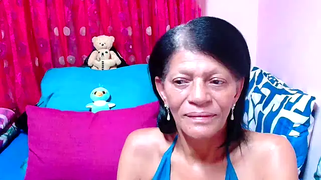 Snapshot of SLUTTYROXY chatting on 10.22.25 SLUTTYROXY online show from 10.22.25