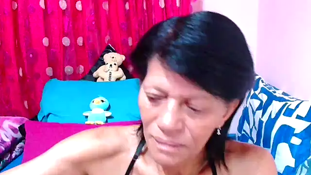 Snapshot of SLUTTYROXY chatting on 10.24.25 SLUTTYROXY online show from 10.24.25