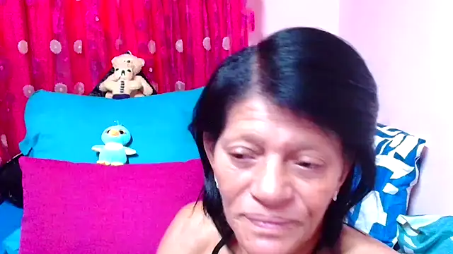 Snapshot of SLUTTYROXY chatting on 10.25.25 SLUTTYROXY online show from 10.25.25