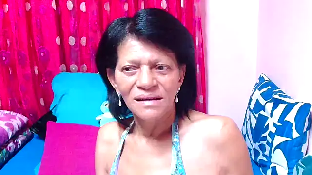 Snapshot of SLUTTYROXY chatting on 10.26.25 SLUTTYROXY online show from 10.26.25