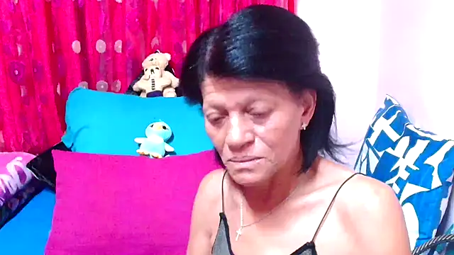 Snapshot of SLUTTYROXY chatting on 10.26.25 SLUTTYROXY online show from 10.26.25