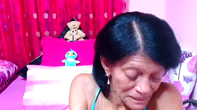 Snapshot of SLUTTYROXY chatting on 10.30.25 SLUTTYROXY online show from 10.30.25