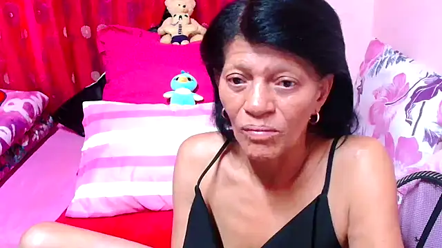 Snapshot of SLUTTYROXY chatting on 11.01.25 SLUTTYROXY online show from 11.01.25