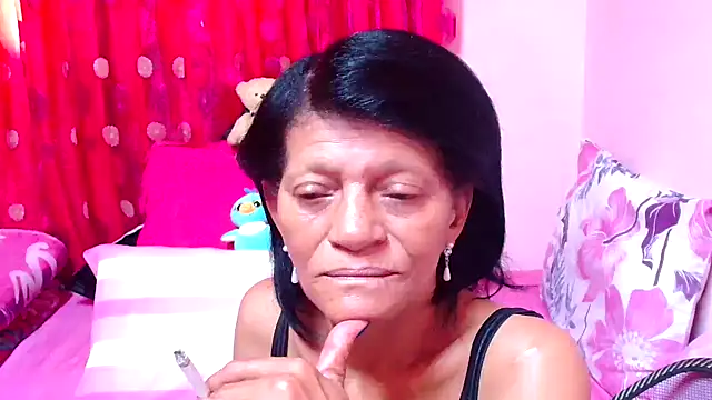 Snapshot of SLUTTYROXY chatting on 11.03.25 SLUTTYROXY online show from 11.03.25