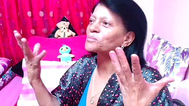 Snapshot of SLUTTYROXY chatting on 11.07.25 SLUTTYROXY online show from 11.07.25