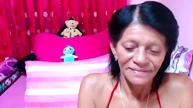 Snapshot of SLUTTYROXY chatting on 11.10.25 SLUTTYROXY online show from 11.10.25