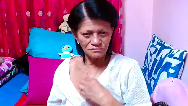 Snapshot of SLUTTYROXY chatting on 11.12.25 SLUTTYROXY online show from 11.12.25