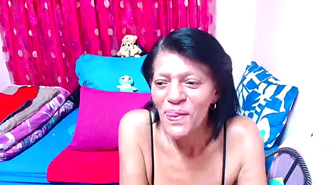 Snapshot of SLUTTYROXY chatting on 11.19.25 SLUTTYROXY online show from 11.19.25