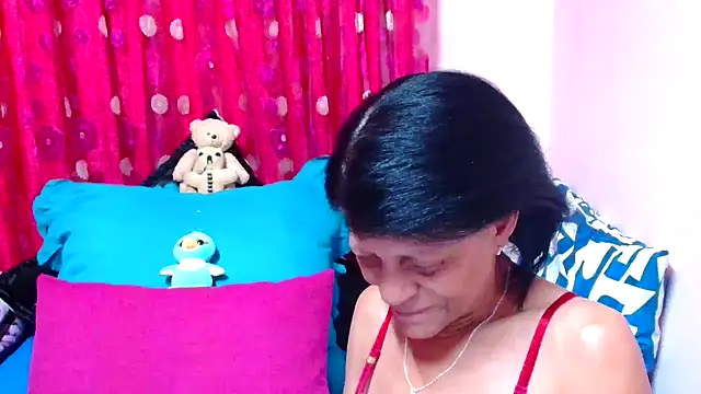 Snapshot of SLUTTYROXY chatting on 11.22.25 SLUTTYROXY online show from 11.22.25