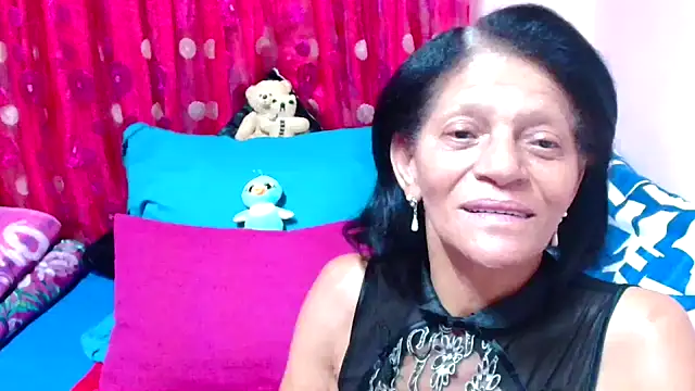 Snapshot of SLUTTYROXY chatting on 11.23.25 SLUTTYROXY online show from 11.23.25