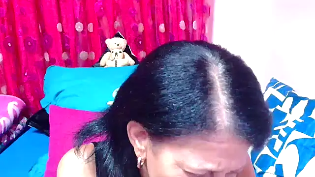 Snapshot of SLUTTYROXY chatting on 11.24.25 SLUTTYROXY online show from 11.24.25