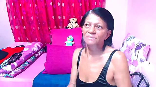 Snapshot of SLUTTYROXY chatting on 11.26.25 SLUTTYROXY online show from 11.26.25