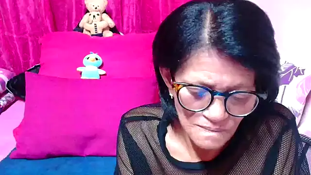 Snapshot of SLUTTYROXY chatting on 11.27.25 SLUTTYROXY online show from 11.27.25