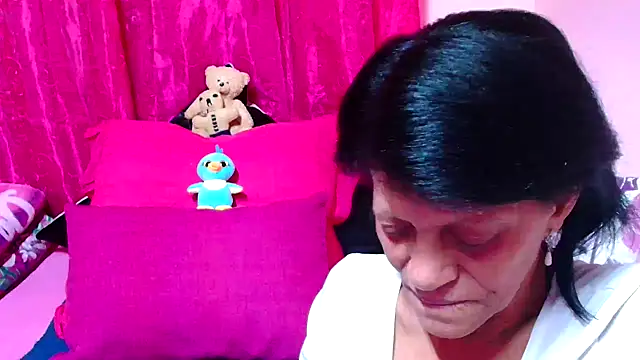 Snapshot of SLUTTYROXY chatting on 11.28.25 SLUTTYROXY online show from 11.28.25