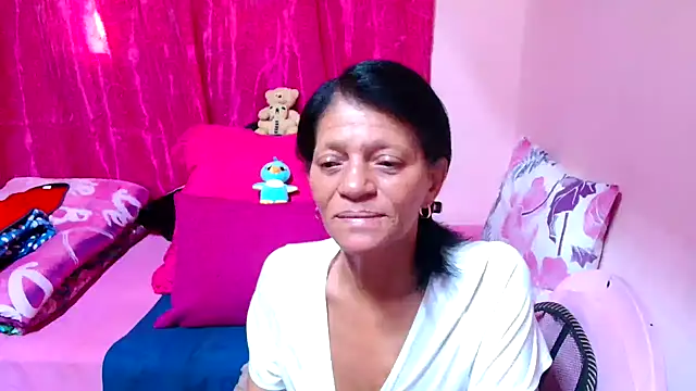 Snapshot of SLUTTYROXY chatting on 11.29.25 SLUTTYROXY online show from 11.29.25