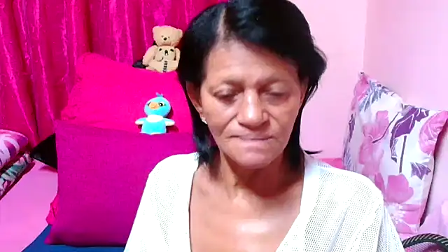 Snapshot of SLUTTYROXY chatting on 12.02.25 SLUTTYROXY online show from 12.02.25