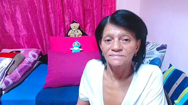 Snapshot of SLUTTYROXY chatting on 12.14.25 SLUTTYROXY online show from 12.14.25