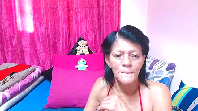 Snapshot of SLUTTYROXY chatting on 12.16.25 SLUTTYROXY online show from 12.16.25