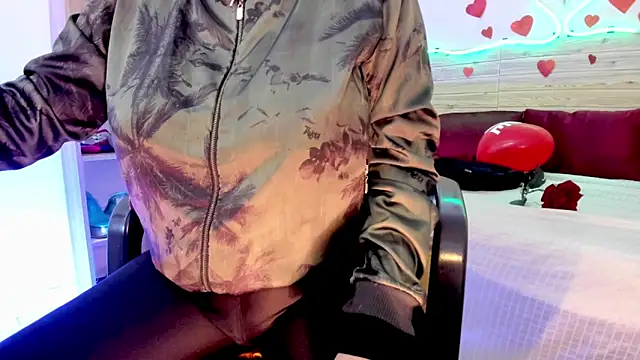 Snapshot of lilahSweet chatting on 02.18.25 lilahSweet online show from 02.18.25