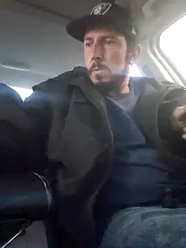 Snapshot of UncutHammer69 chatting on 12.13.24 UncutHammer69 online show from 12.13.24