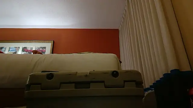 Snapshot of UncutHammer69 chatting on 09.10.25 UncutHammer69 online show from 09.10.25