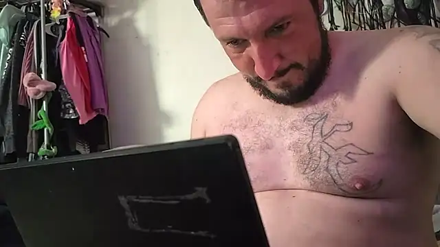 Snapshot of UncutHammer69 chatting on 09.21.25 UncutHammer69 online show from 09.21.25