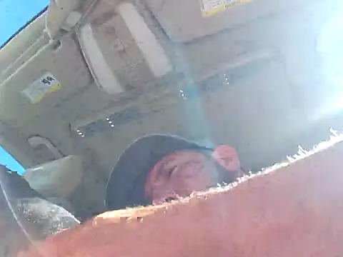 Snapshot of UncutHammer69 chatting on 10.01.25 UncutHammer69 online show from 10.01.25