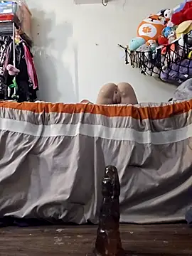 Snapshot of UncutHammer69 chatting on 10.11.25 UncutHammer69 online show from 10.11.25