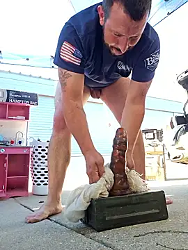 Snapshot of UncutHammer69 chatting on 10.12.25 UncutHammer69 online show from 10.12.25