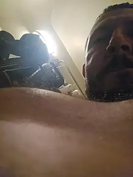 Snapshot of UncutHammer69 chatting on 10.23.25 UncutHammer69 online show from 10.23.25