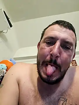 Snapshot of UncutHammer69 chatting on 10.28.25 UncutHammer69 online show from 10.28.25