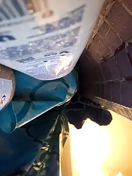 Snapshot of UncutHammer69 chatting on 12.23.25 UncutHammer69 online show from 12.23.25