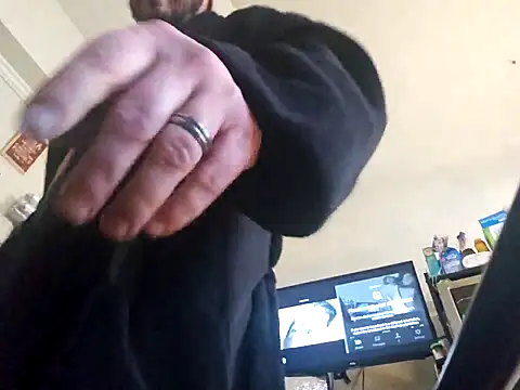 Snapshot of UncutHammer69 chatting on 01.05.26 UncutHammer69 online show from 01.05.26