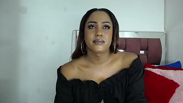 LoraineBigCockTs online show from 10.29.25