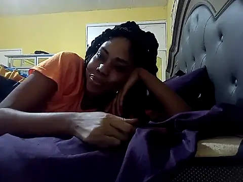 Snapshot of HONEYSWEETS_LIVE chatting on 03.10.25 HONEYSWEETS LIVE online show from 03.10.25