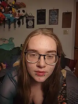 Izzy Hellbourne online show from 06.19.26