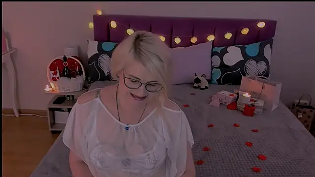 sabrinamacmarren online show from 02.14.25